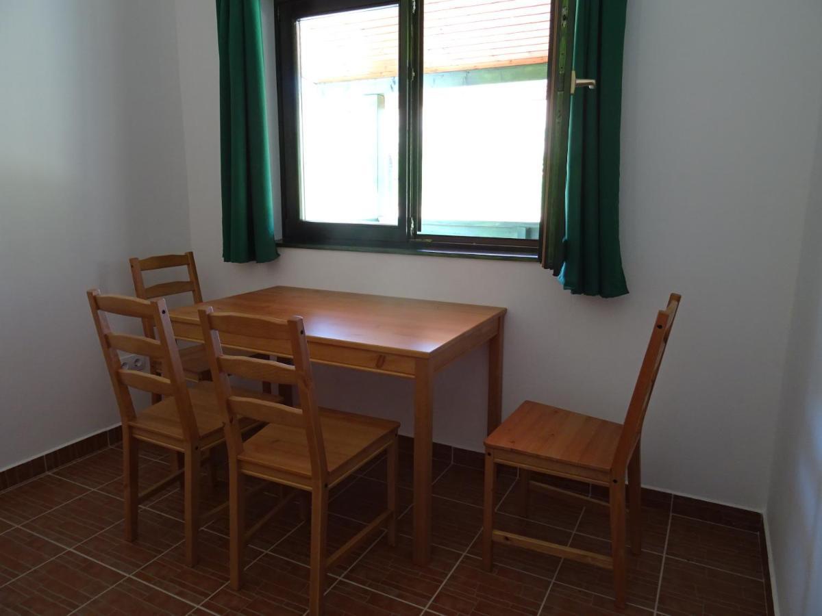 Kisrejtek Apartmanhaz Lispeszentadorján Buitenkant foto