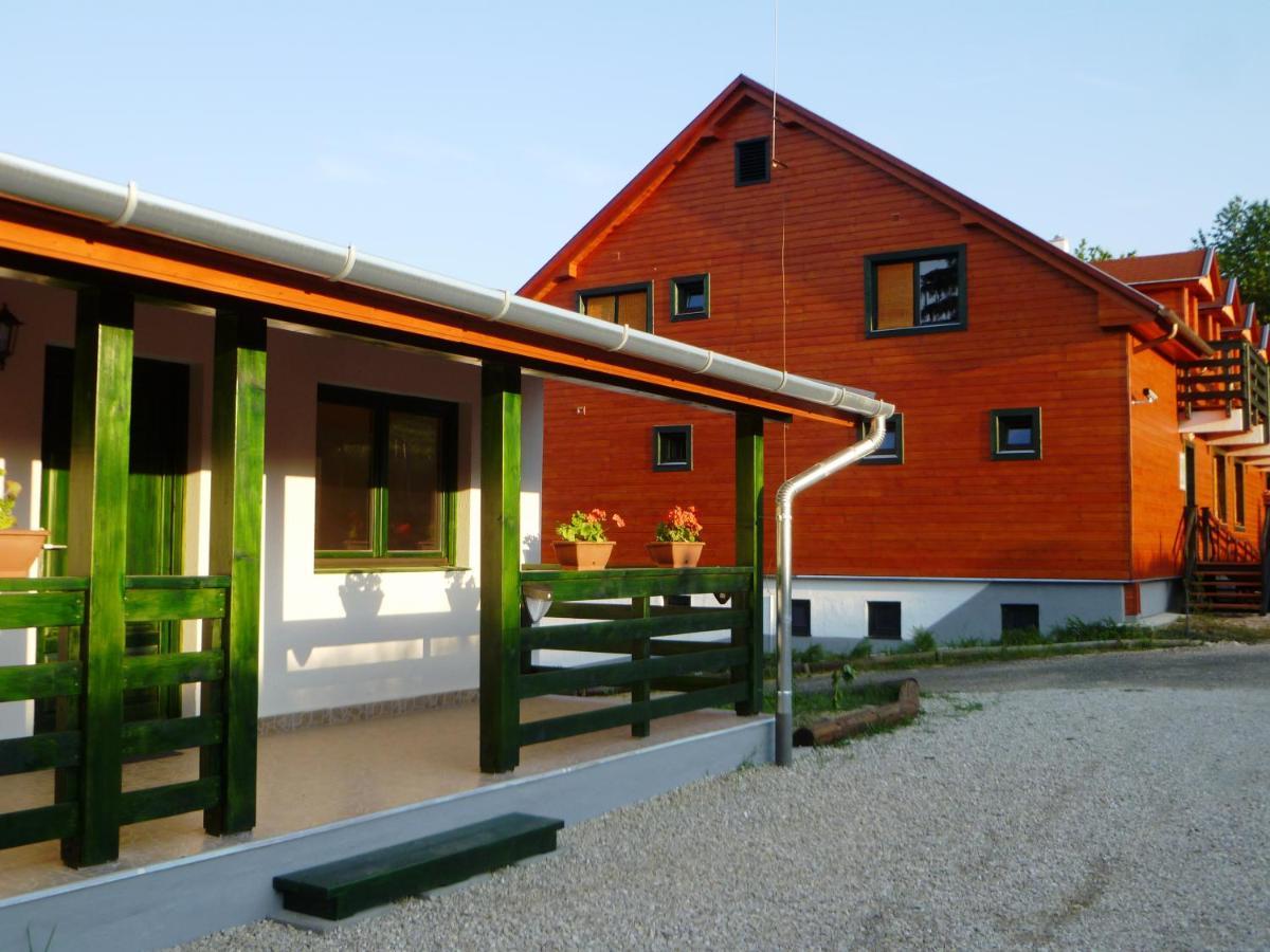 Kisrejtek Apartmanhaz Lispeszentadorján Buitenkant foto