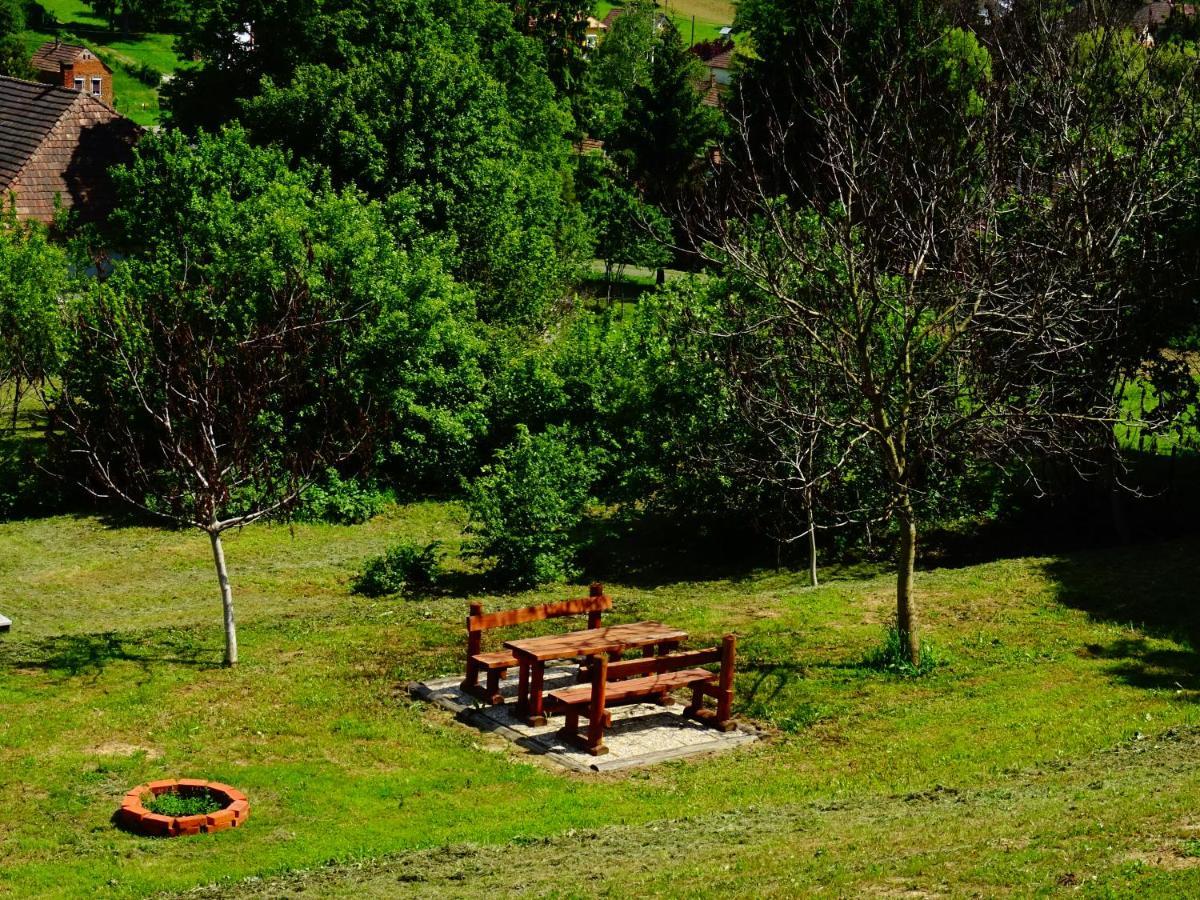 Kisrejtek Apartmanhaz Lispeszentadorján Buitenkant foto